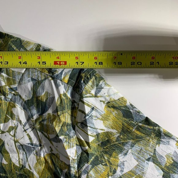 π2/$30πRipzone Men's Wallace Short Sleeve Button Down Shirt, Small - Picture 8 of 10